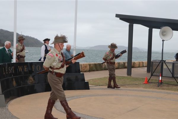 catafalque-party-remembrance-day-2021B996E252-2732-2041-68E7-72B2D66F5007.jpg