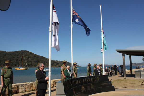 flag-bearers-vietnam-veterans-war-memorial-ettalong87033D15-F129-E721-C7B0-F8FAA9ACB937.jpg